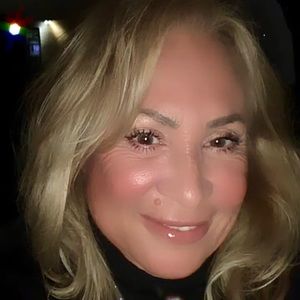 Meet your Posher, Elise